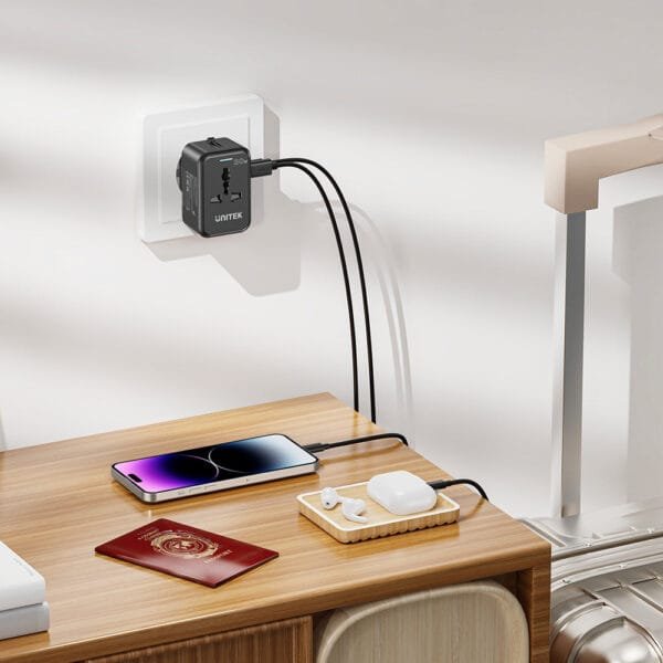 UNITEK 20W Universal Travel Adapter Dual USB-C PD & USB-A QC 3.0 Fast Charging Ports - Image 7